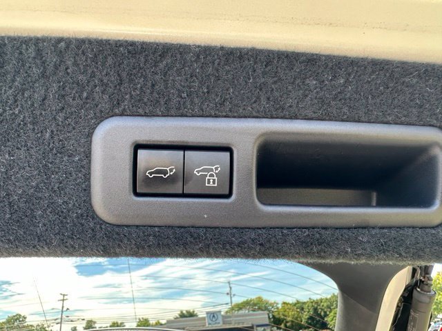 Used 2022 White Lexus 450h image 43