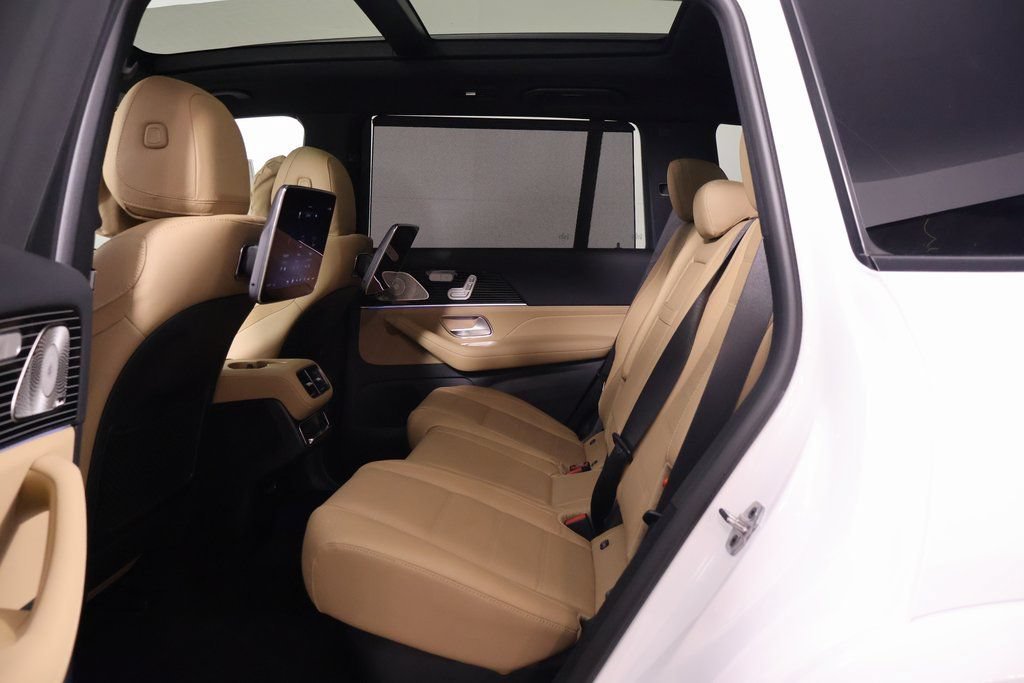 New 2026 MANUFAKTUR Moonlight White Metallic Mercedes-Benz GLS 450 image 17