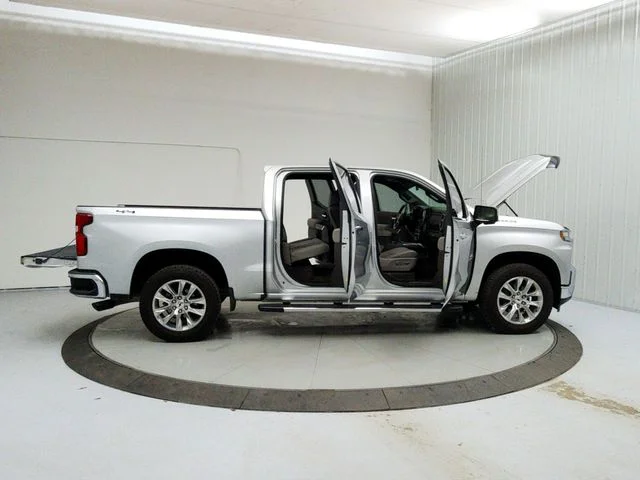 Used 2019 Silver Chevrolet LTZ image 17