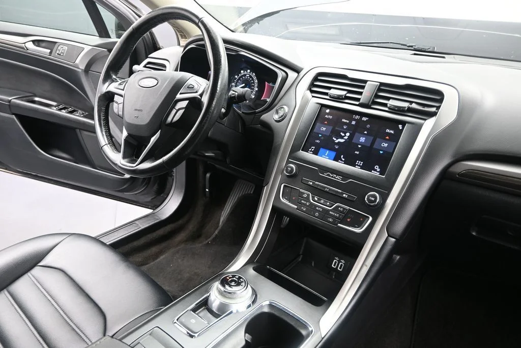Used 2019 Black Ford SEL image 29