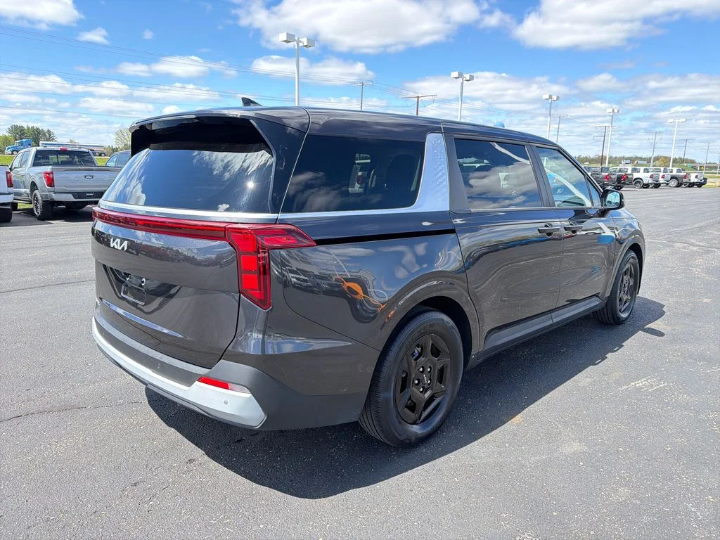 Used 2025 Gray Kia LXS image 5
