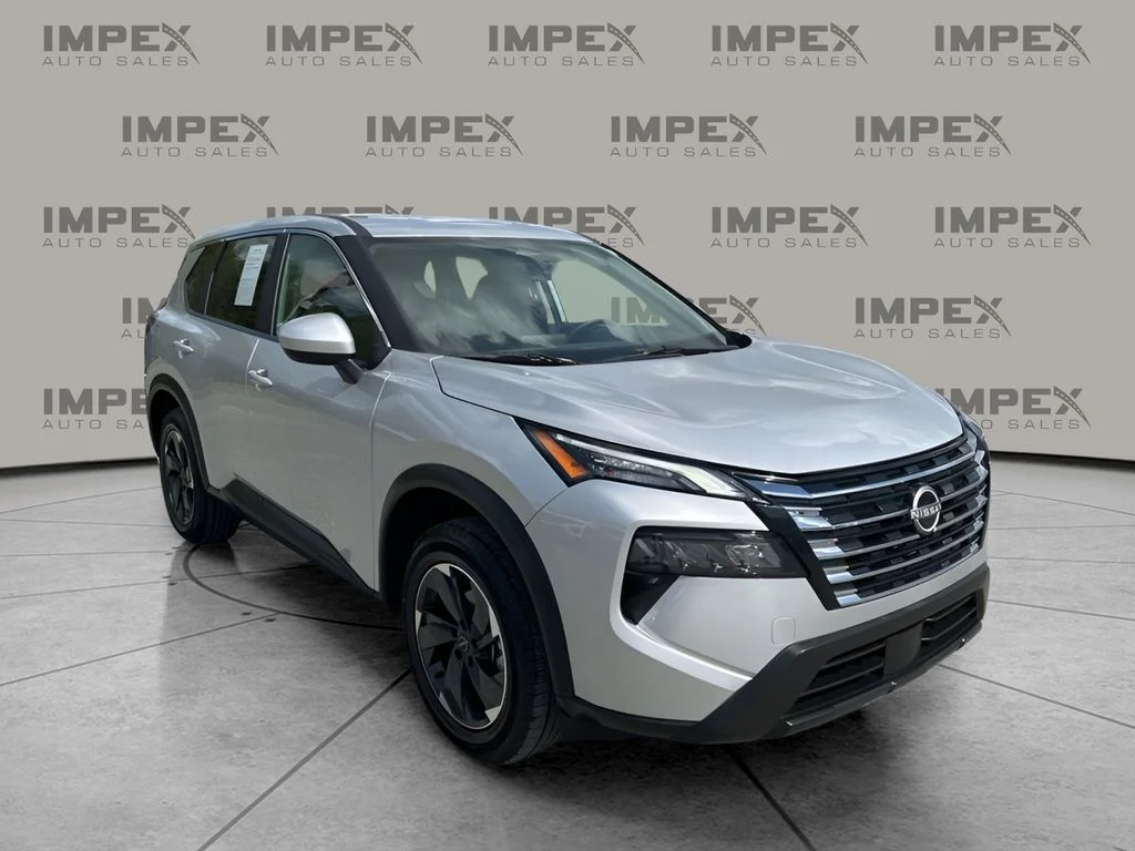Used 2025 Silver Nissan SV image 7