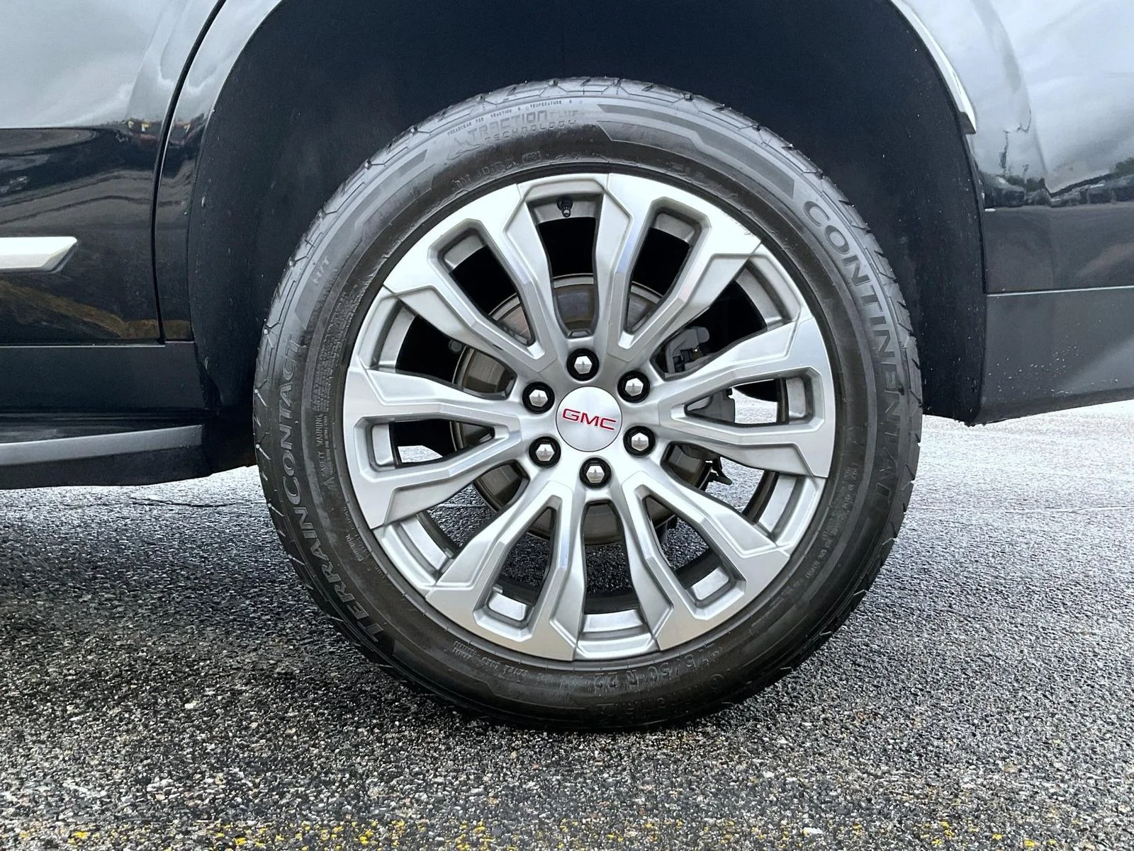 Used 2021 Black GMC Denali image 24