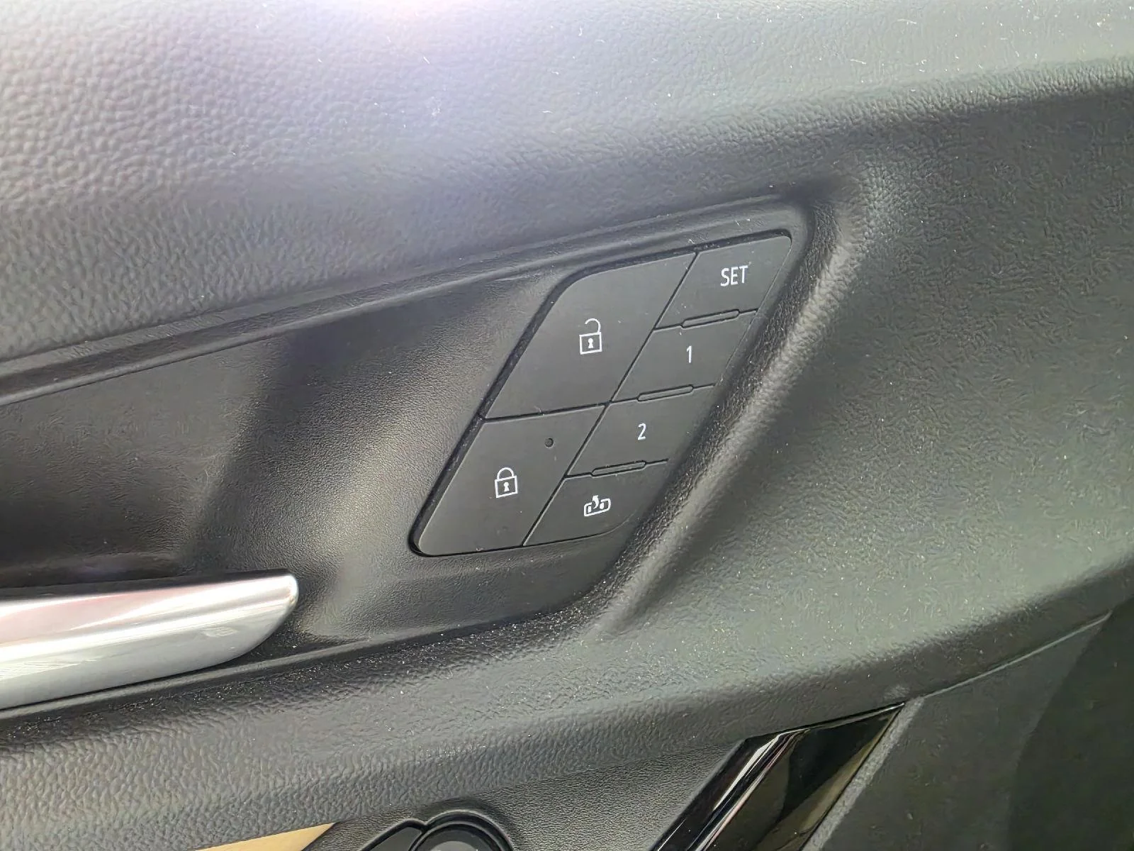 Used 2025 Cacti Green Chevrolet AWD ACTIV image 18