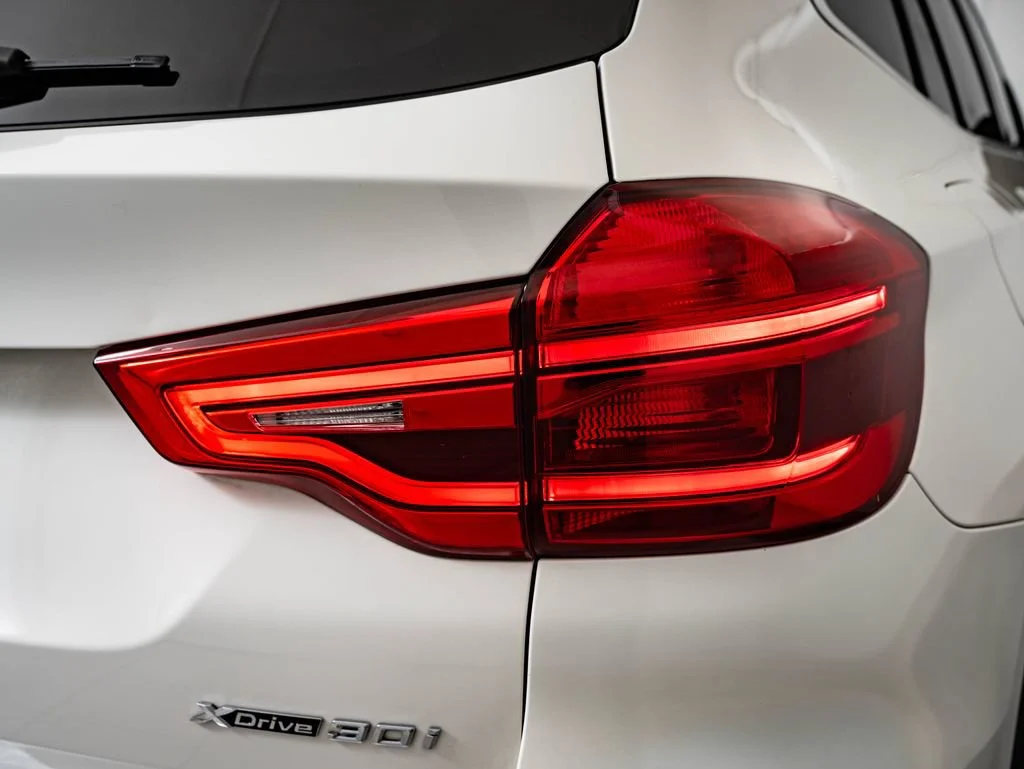 Used 2019 Alpine White BMW xDrive30i image 9