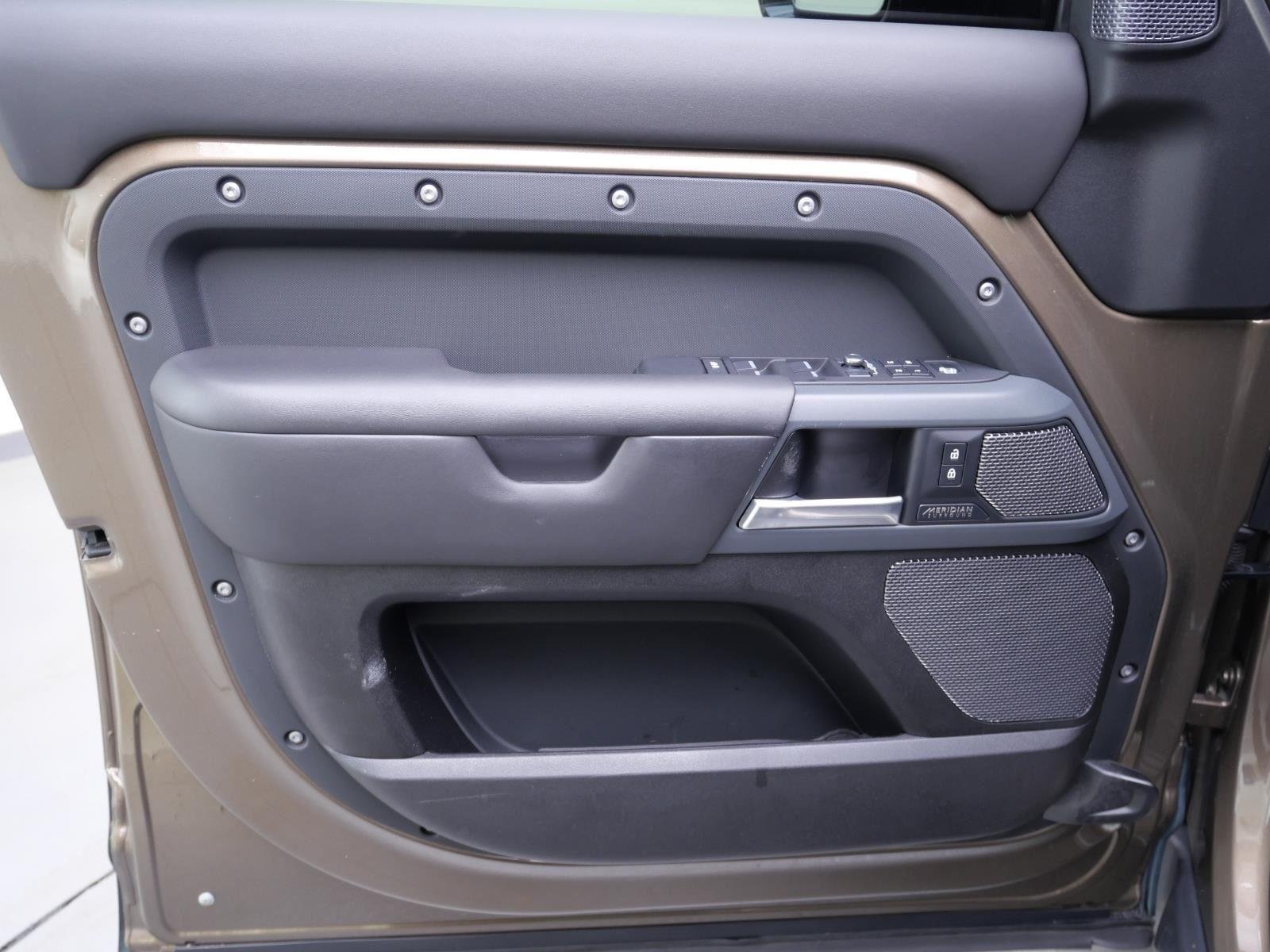 Used 2022 Gondwana Stone Metallic Land Rover X-Dynamic HSE image 16