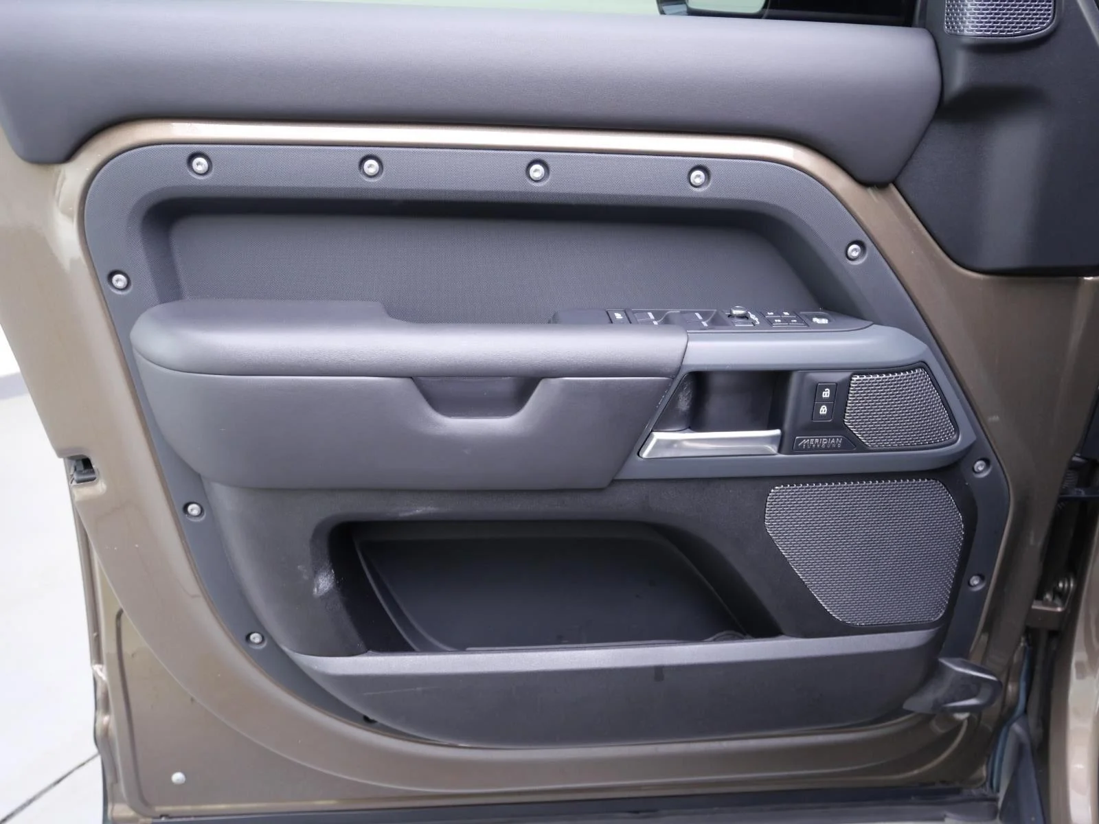 Used 2022 Gondwana Stone Metallic Land Rover X-Dynamic HSE image 17