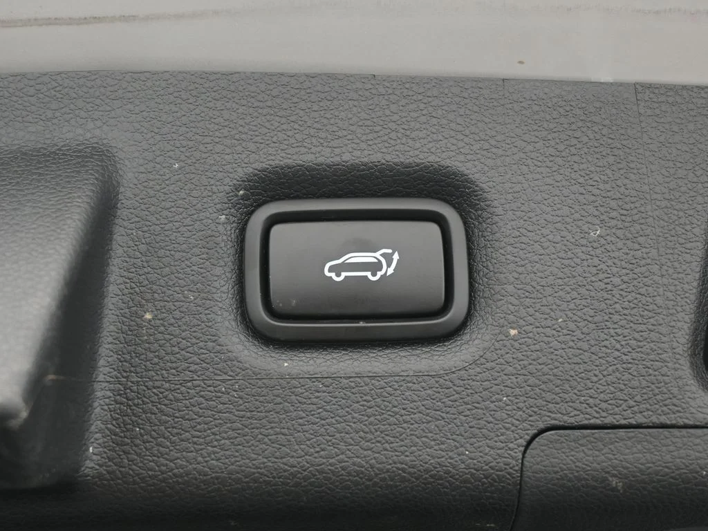 Used 2023 Shimmering Silver Pearl Hyundai SEL image 36