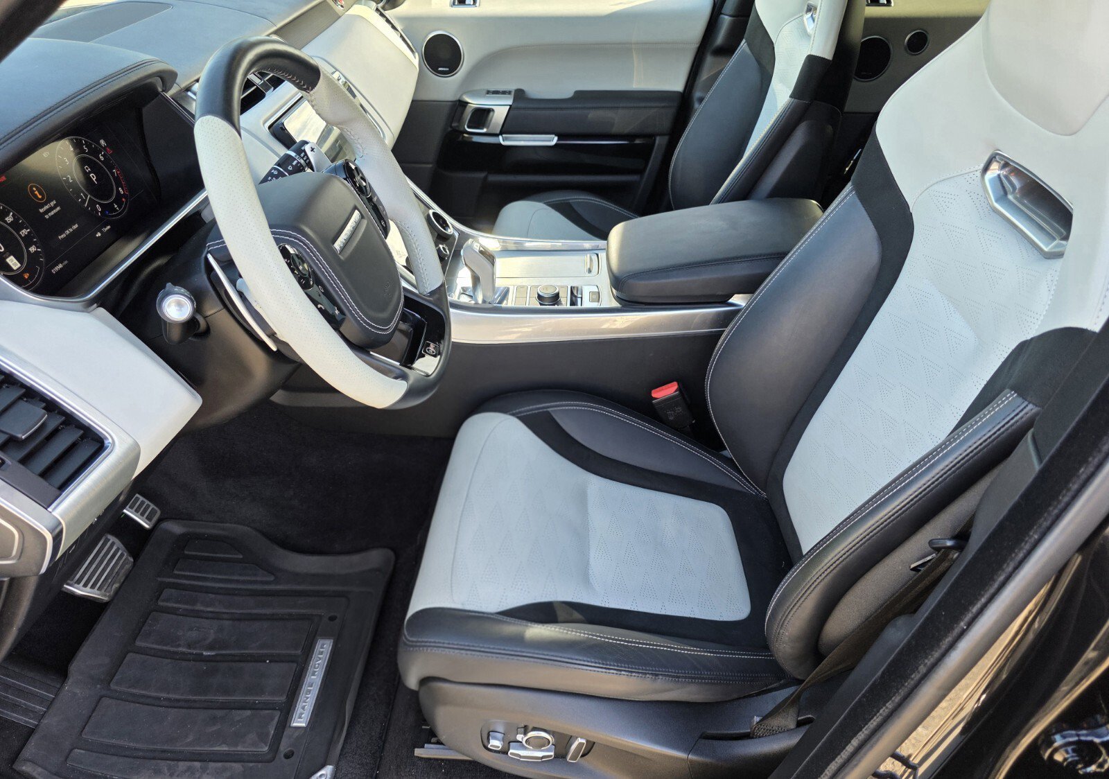 Used 2021 Santorini Black Metallic Land Rover SVR image 10