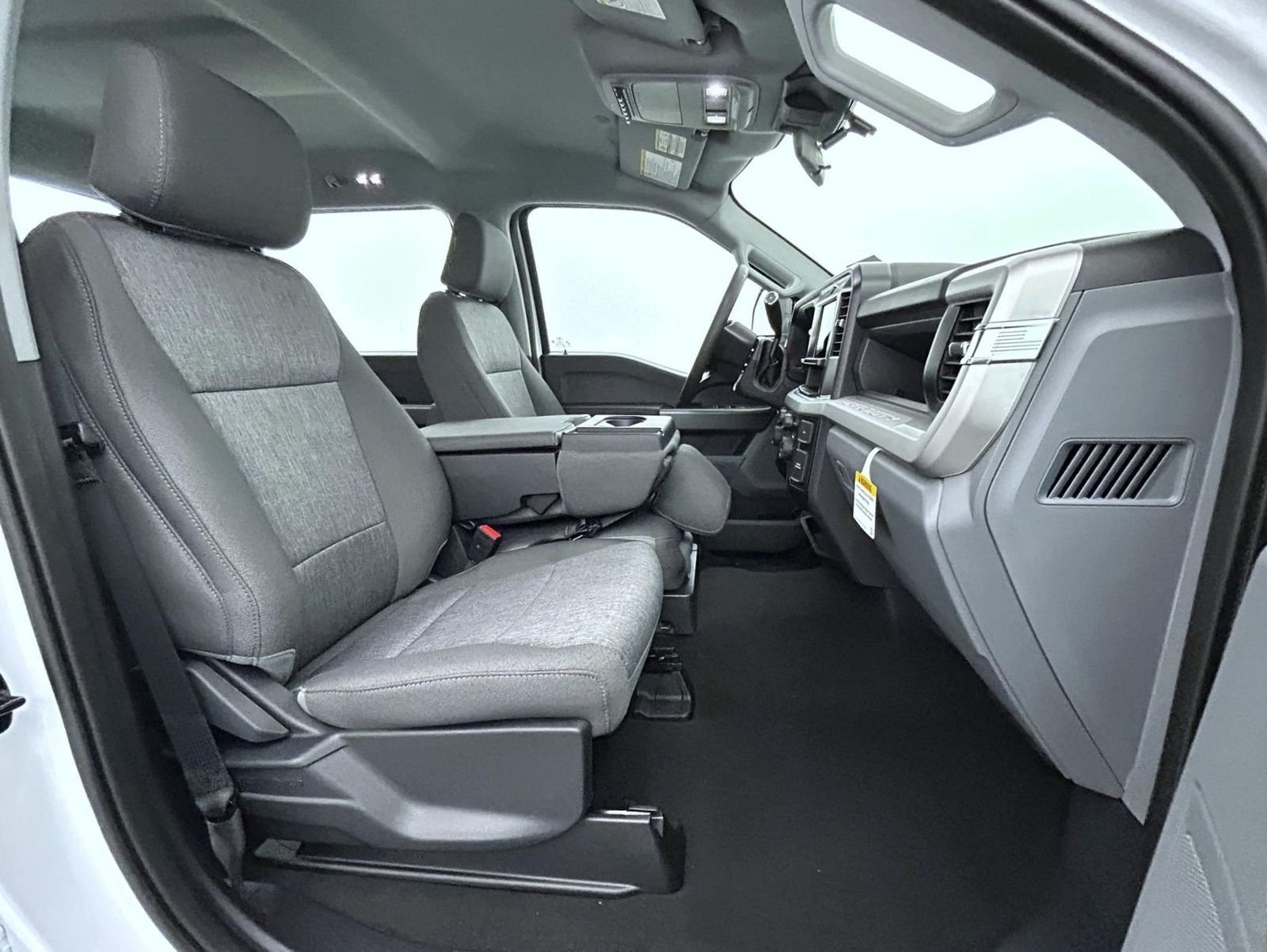 New 2026 Oxford White Ford XL image 15
