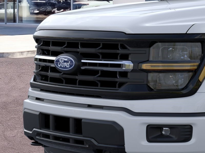 New 2026 Oxford White Ford XLT image 17