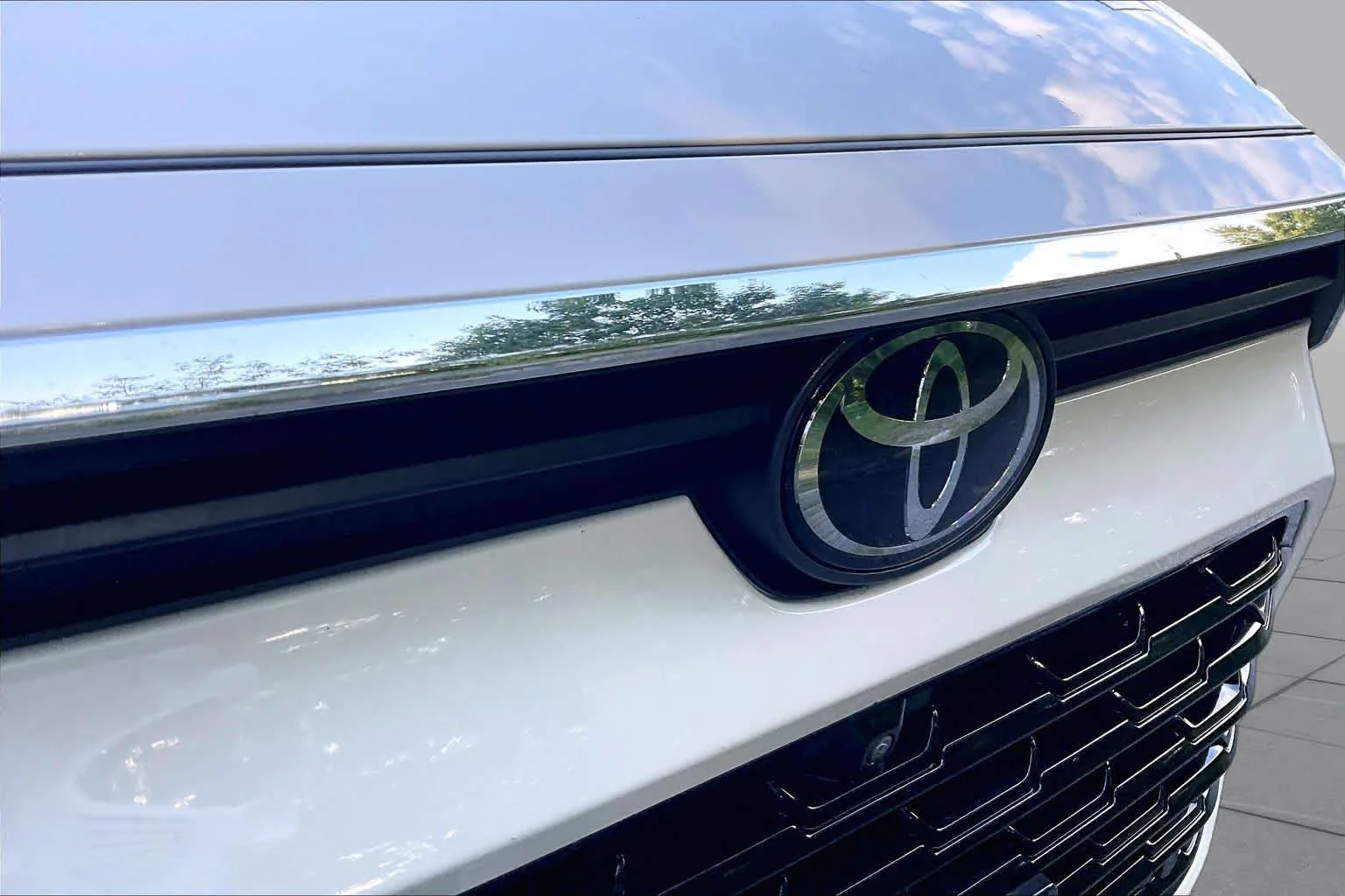 Certified Used 2024 Coastal Cream Toyota Platinum image 28