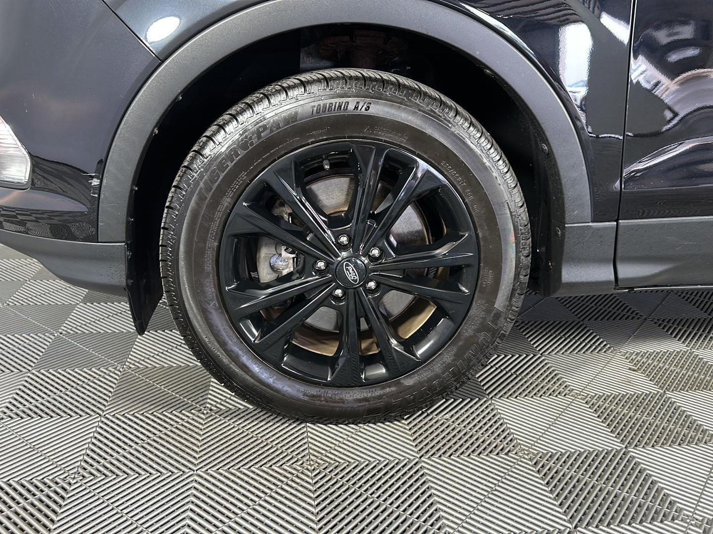 Used 2019 Agate Black Ford SE image 9