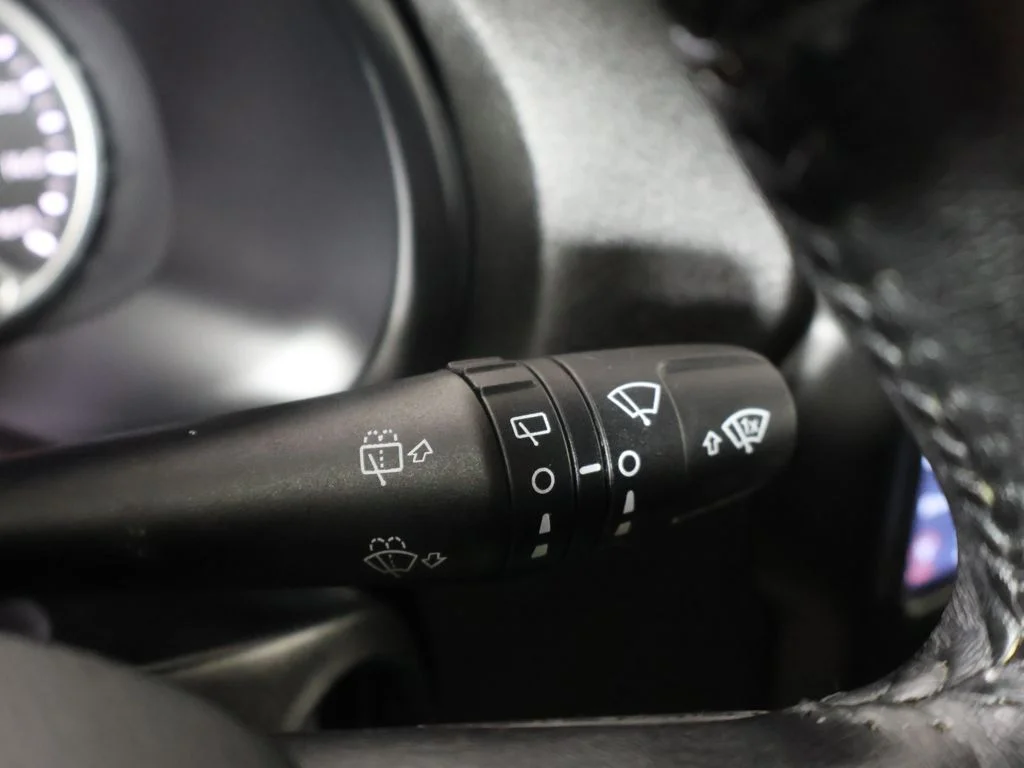 Used 2018 White Jeep Latitude image 38