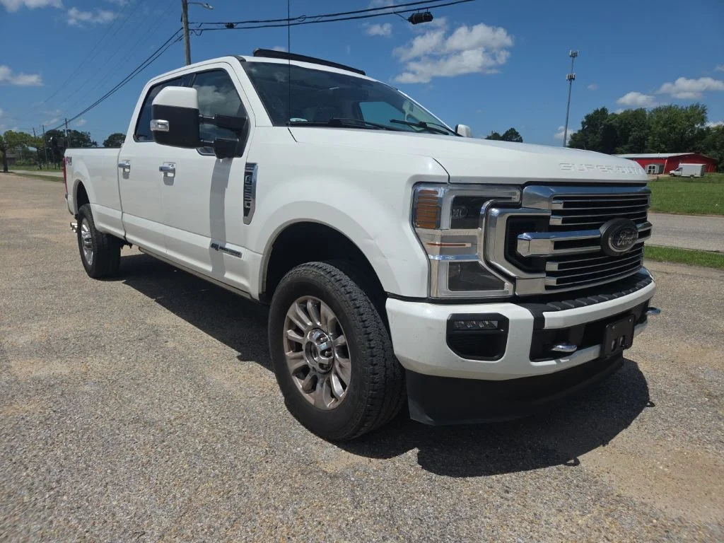 Used 2021 White Ford Limited image 1