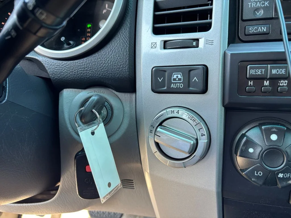 Used 2008 Silver Toyota SR5 image 26