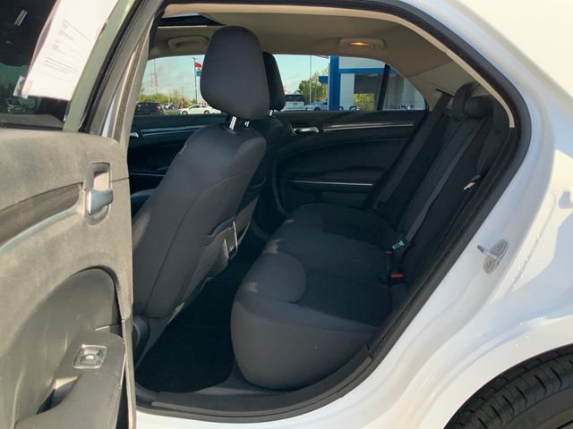 Used 2022 White Chrysler Touring image 19