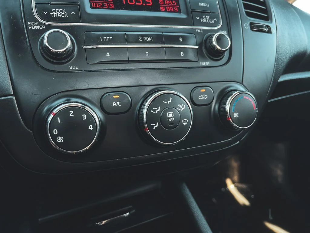 Used 2014 Brown Kia LX image 22