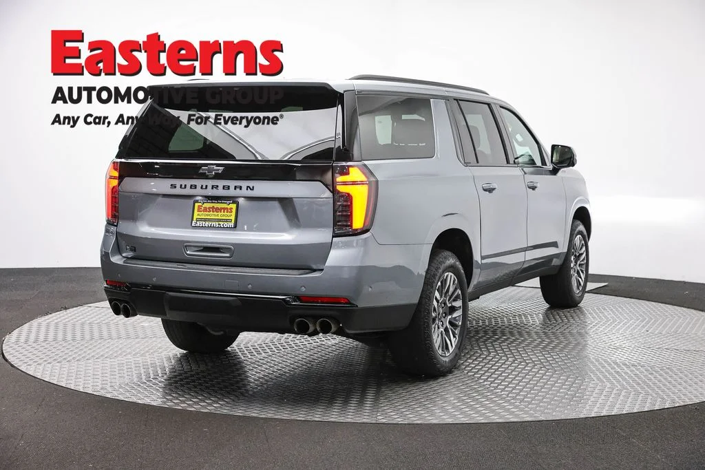 Used 2025 Gray Chevrolet Z71 image 5