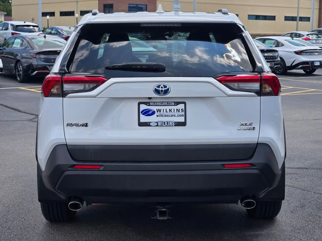 Used 2021 White Toyota XLE image 13