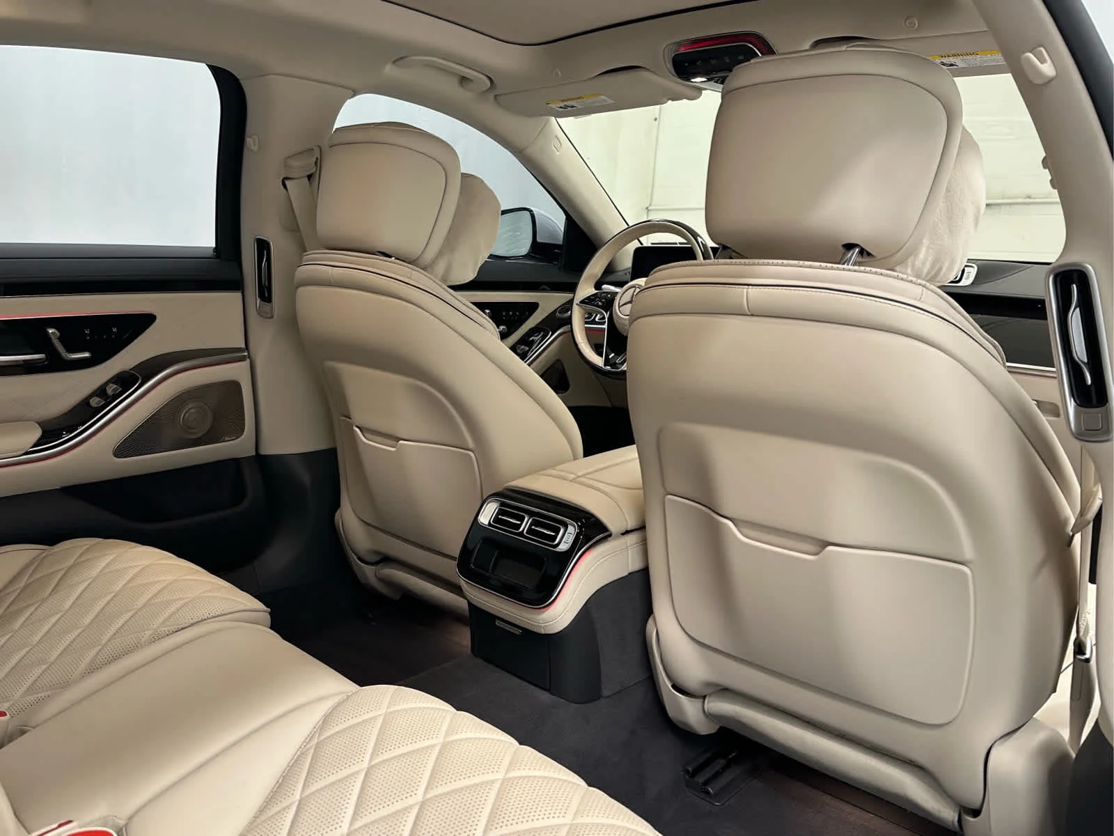 Used 2024 MANUFAKTUR Moonlight White Metallic Mercedes-Benz S 580 image 19