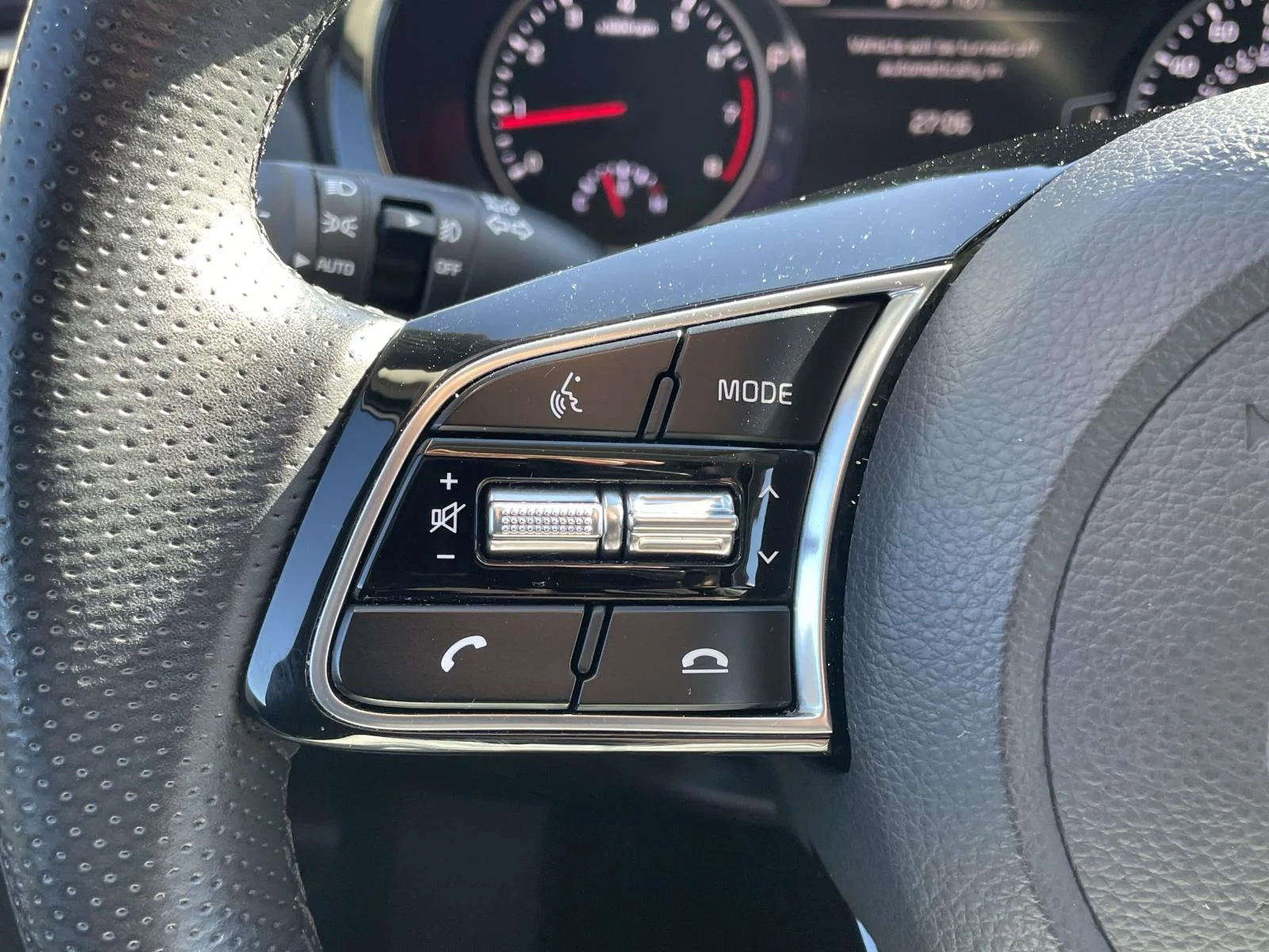 Used 2023 Snow White Pearl Kia SX image 10