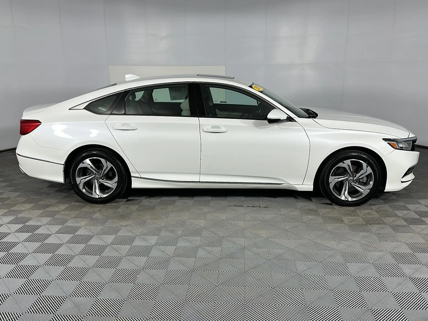 Used 2020 Platinum White Pearl Honda EX-L image 27
