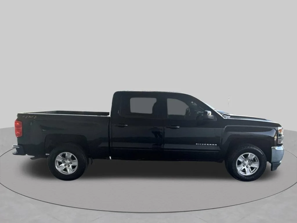 Used 2018 BLACK Chevrolet LT image 10