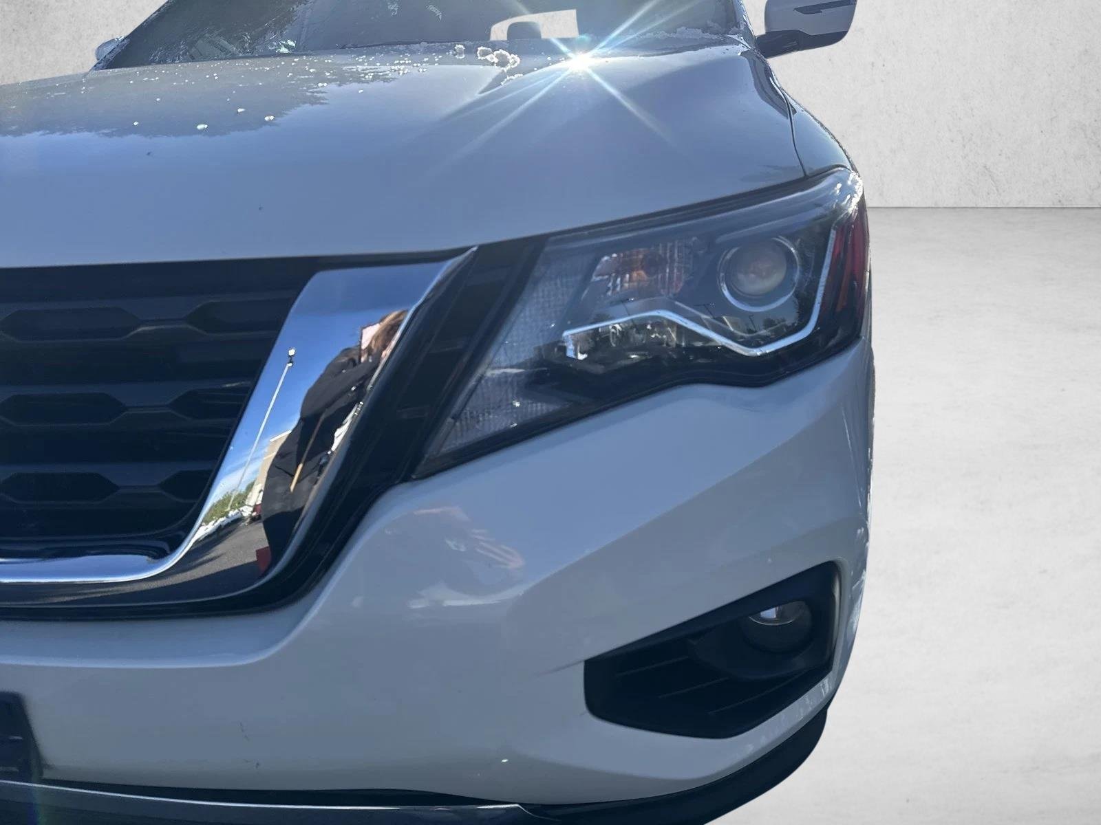 Used 2017 Pearl White Nissan SV image 12