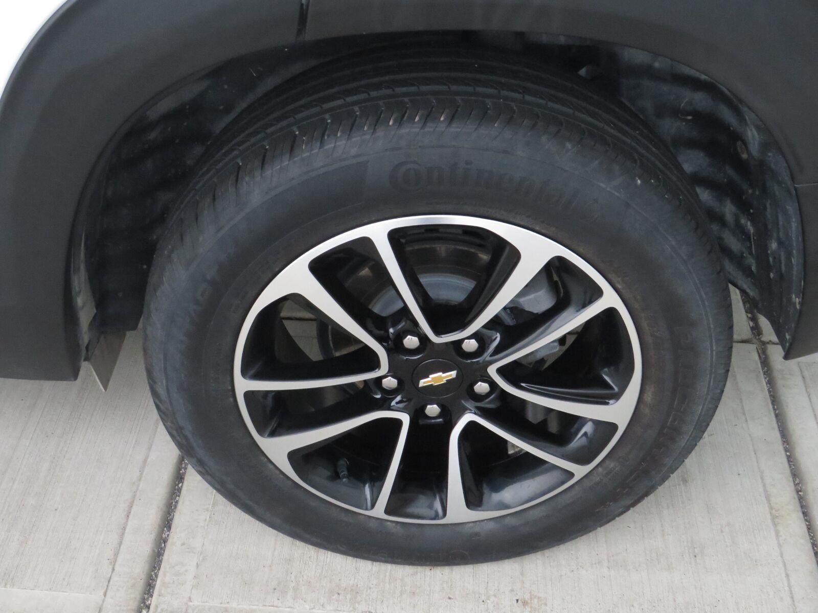 Used 2024 Summit White Chevrolet LT image 18
