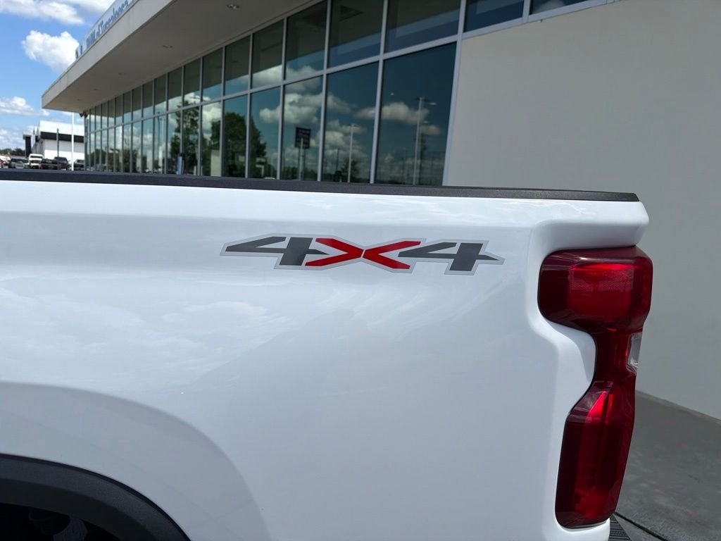 Used 2025 White Chevrolet LT image 15