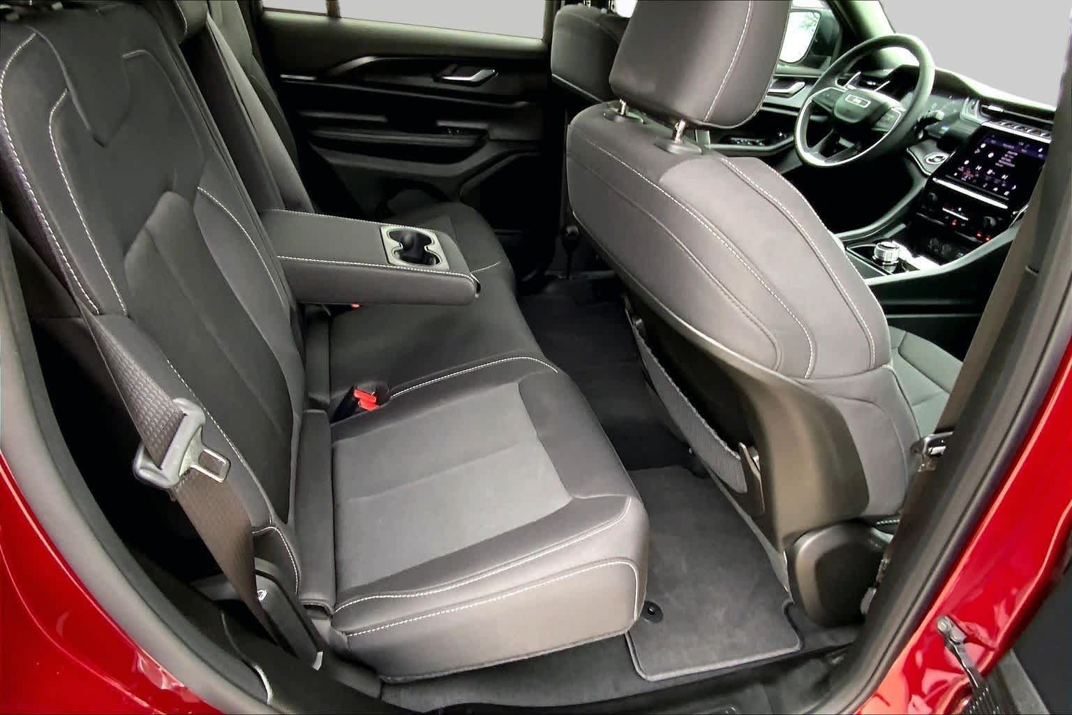 Used 2025 Velvet Red Pearlcoat Jeep Laredo image 20