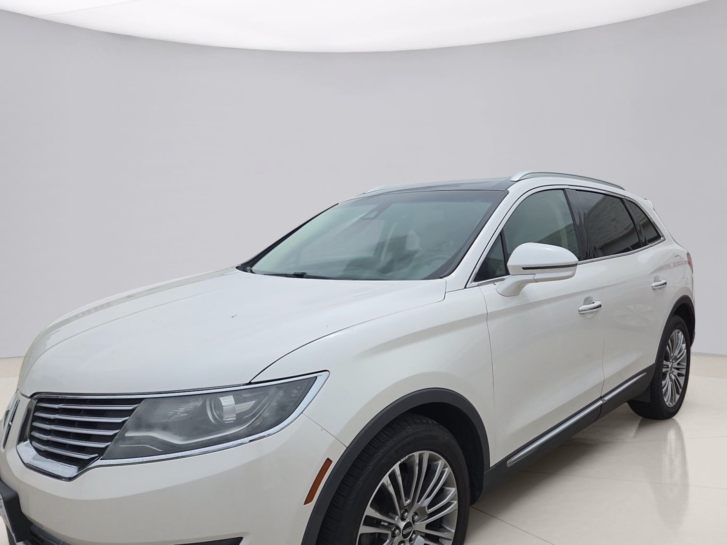 Used 2017 White Lincoln RESERVE image 1