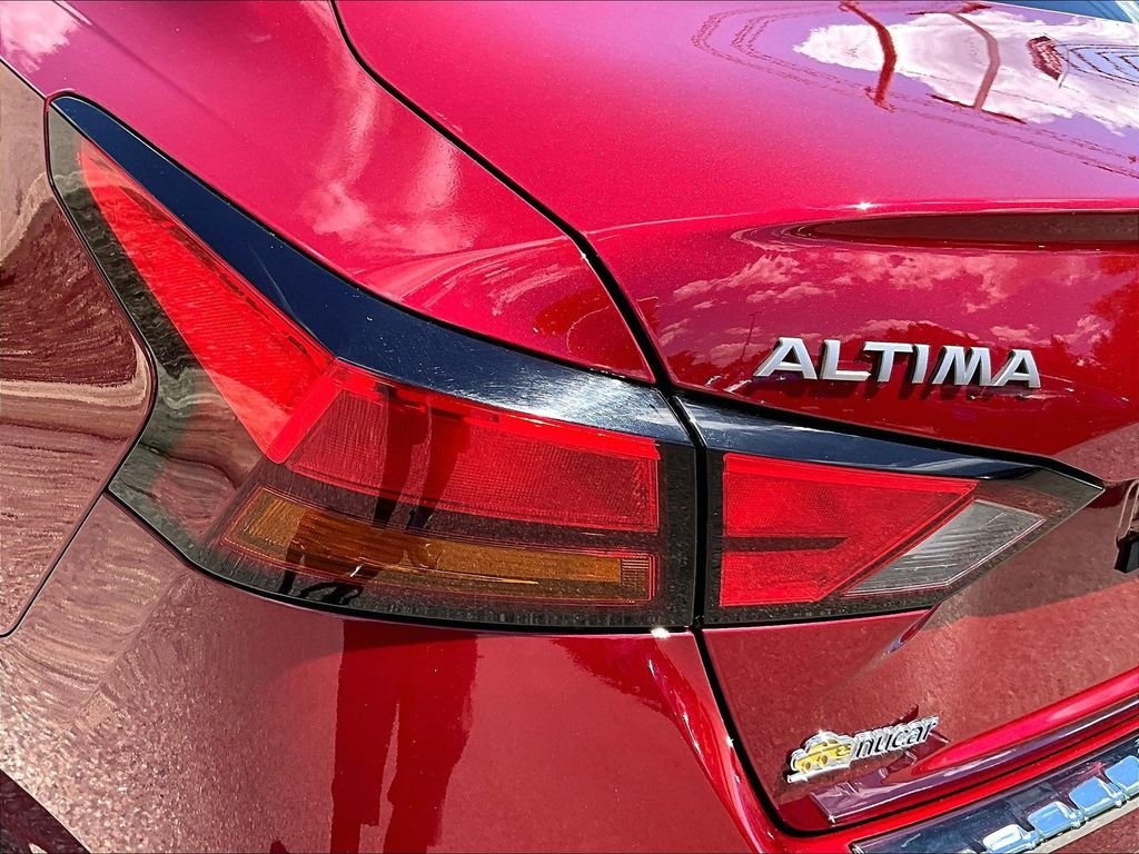 Certified Used 2023 Red Nissan 2.5 SV image 31