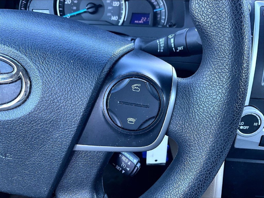 Used 2012  Toyota LE image 23