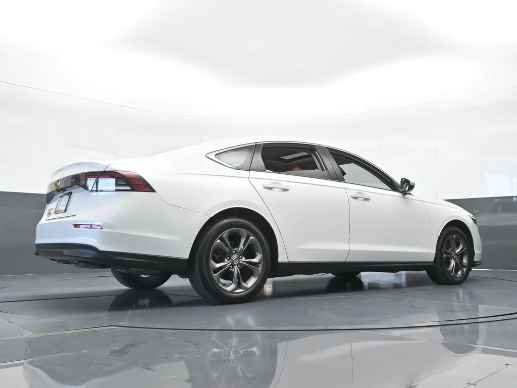 Used 2023 Platinum White Pearl Honda EX image 58