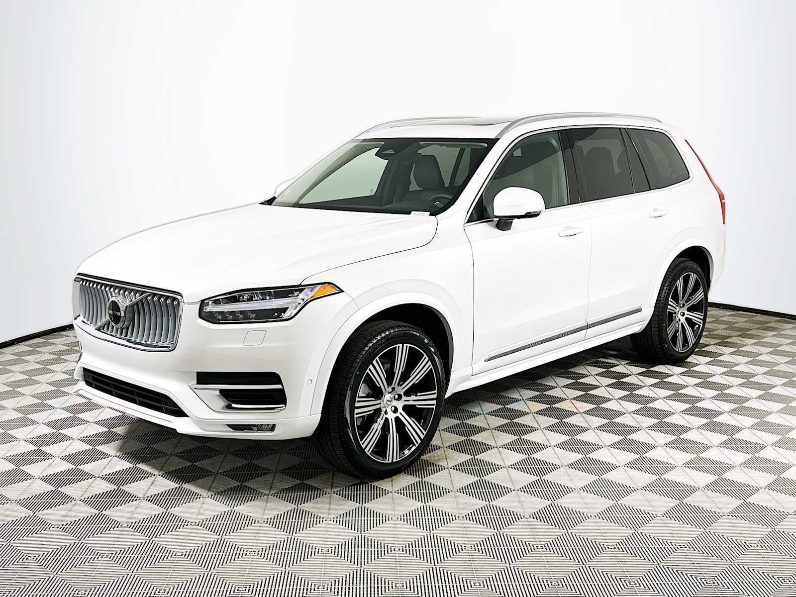 Certified Used 2025 Crystal White Volvo Plus image 3