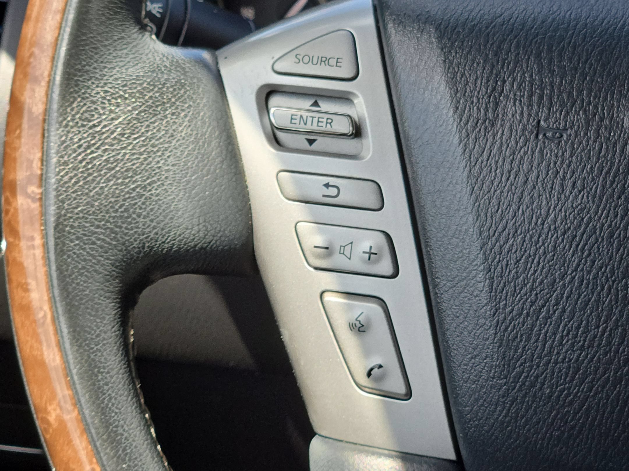 Used 2017 Black Obsidian INFINITI Base image 21