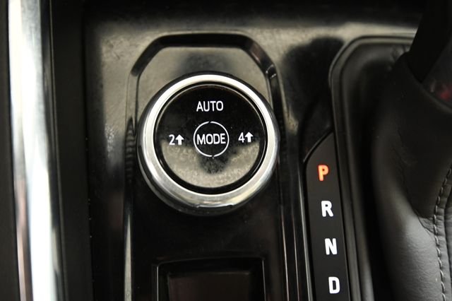 Used 2024 White GMC Elevation image 25
