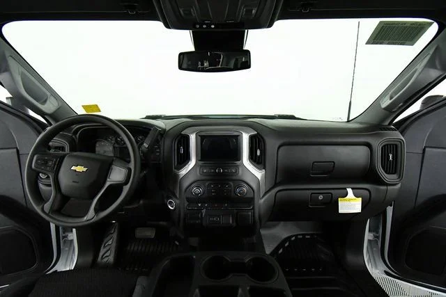 New 2026 Summit White Chevrolet WT image 19