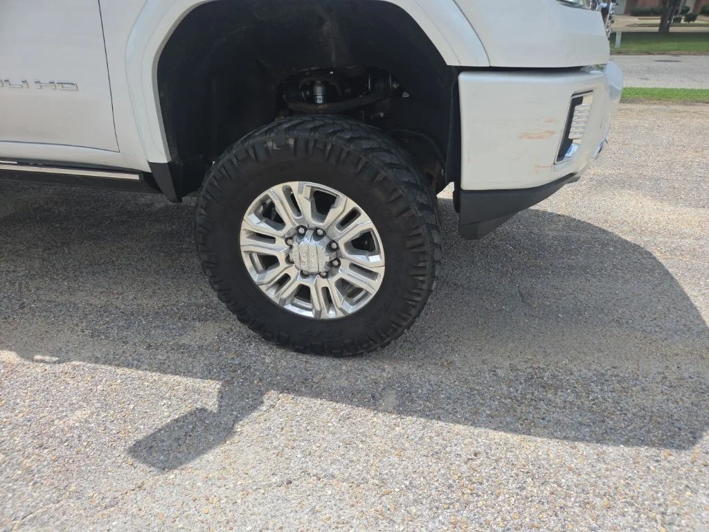 Used 2022 White GMC Denali image 15