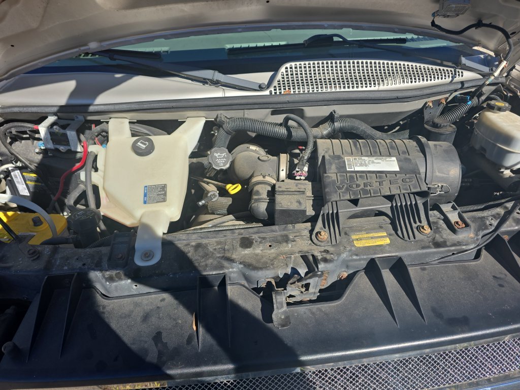 Used 2009 Silver Chevrolet Upfitter image 24