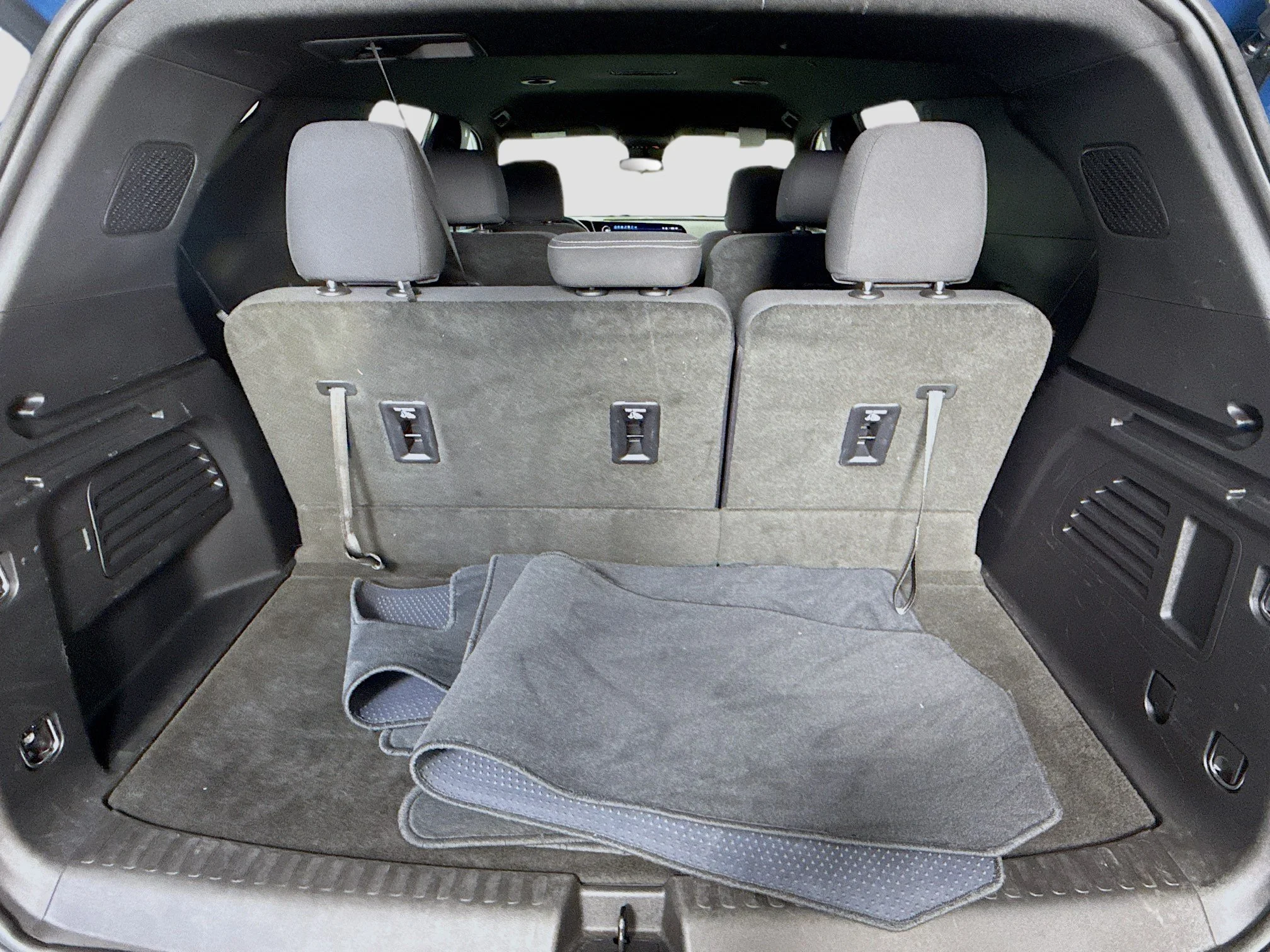 Used 2025 Lakeshore Blue Metallic Chevrolet LT image 28
