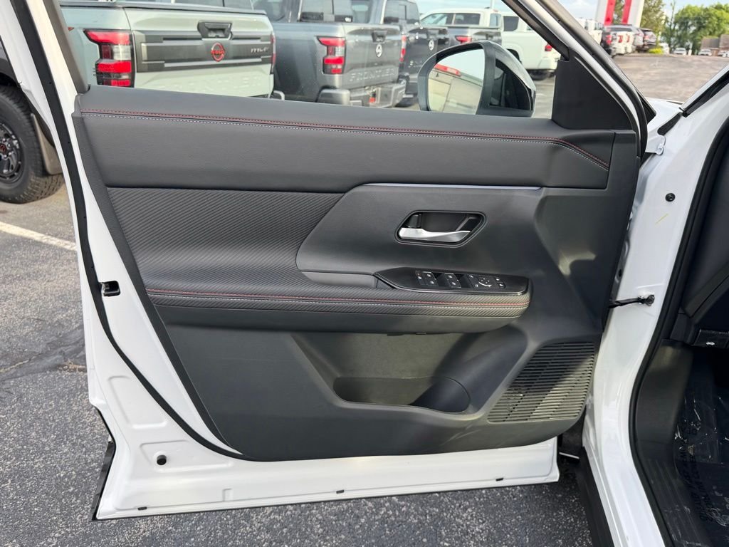 New 2026 Aspen White TriCoat / Super Black Two-tone Nissan SR image 12