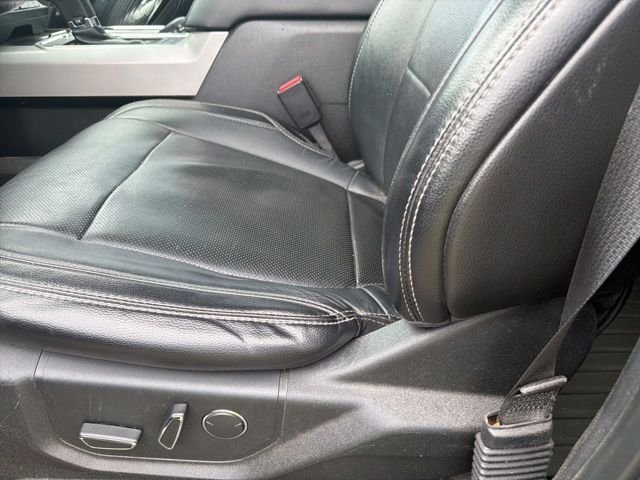 Used 2017 Magnetic Ford Lariat image 28