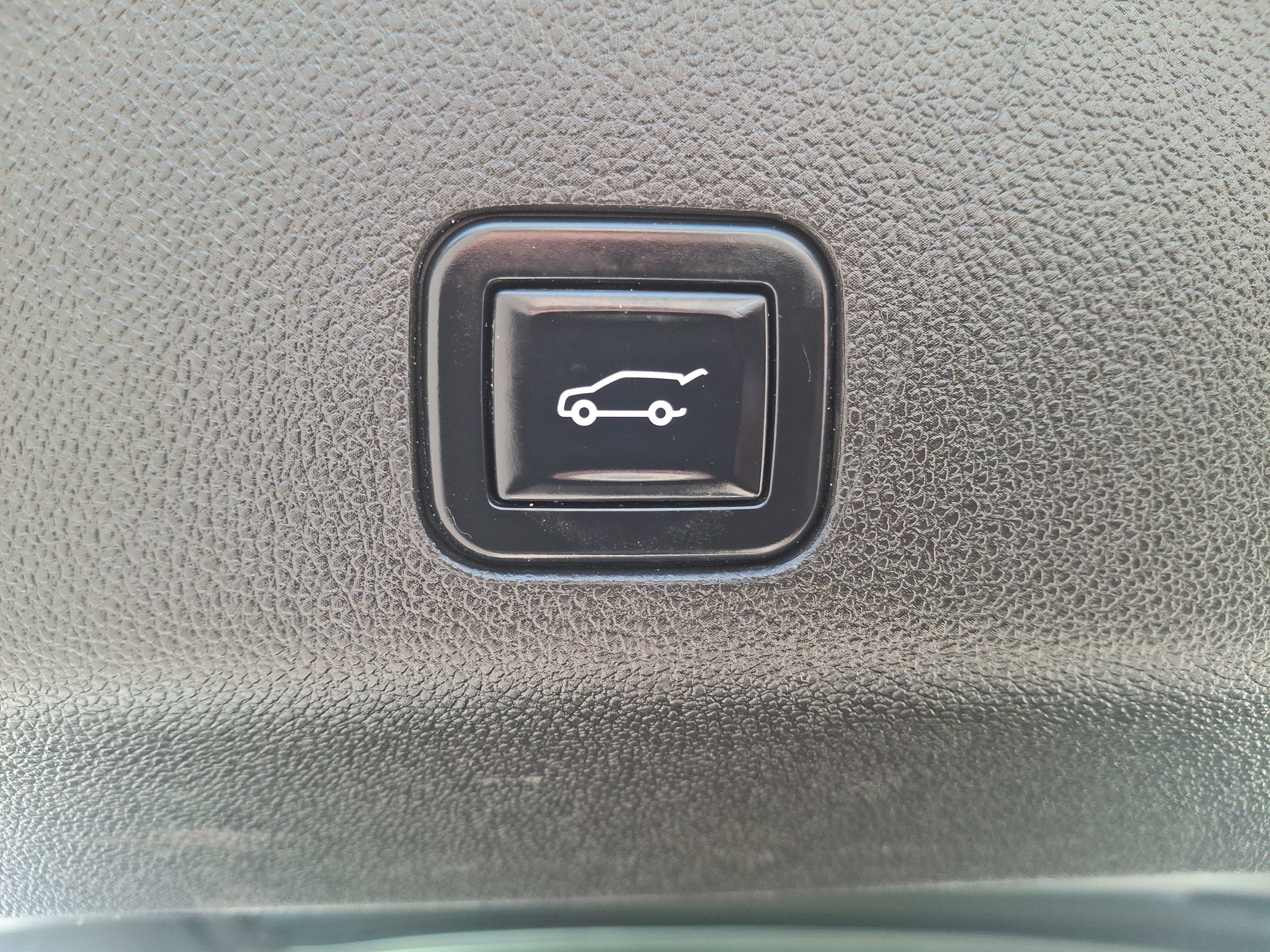 Used 2021 White Chevrolet High Country image 10