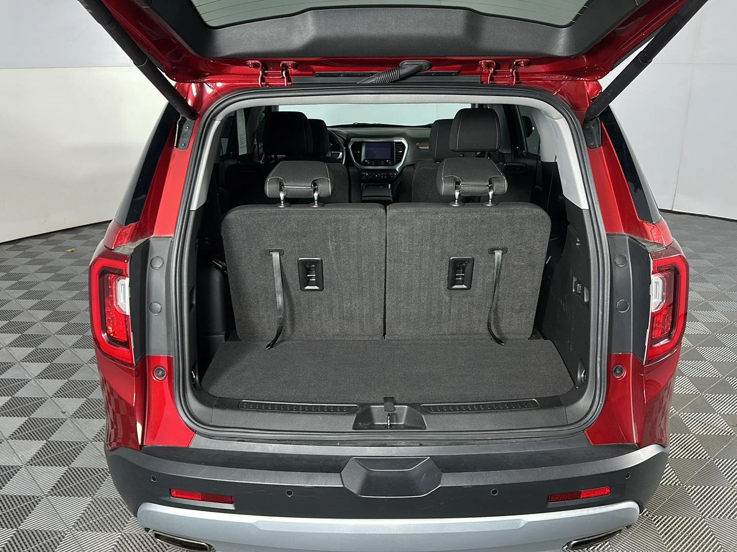 Used 2021 Cayenne Red Tintcoat GMC SLE image 8