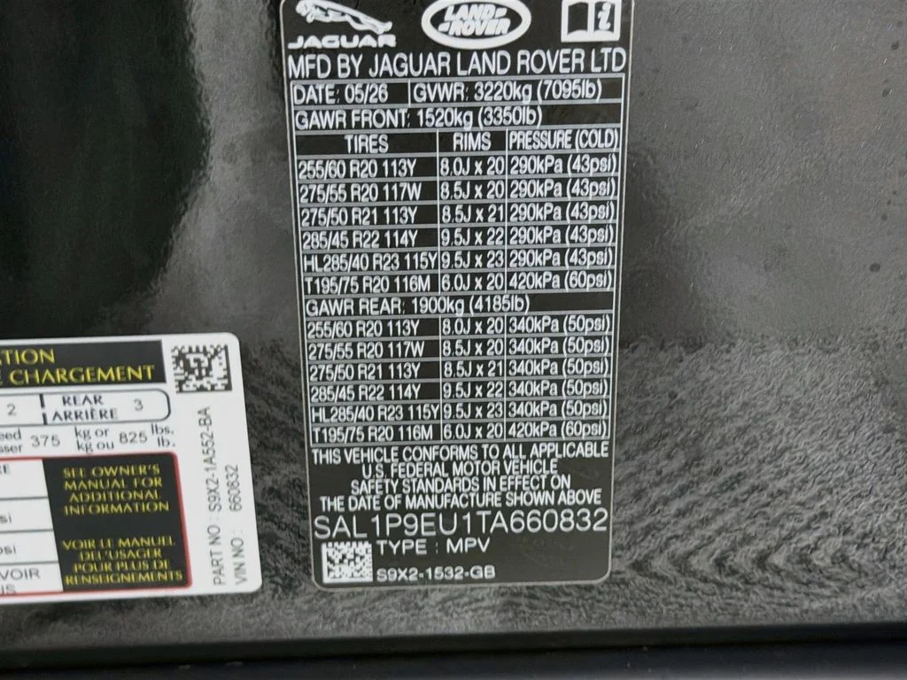 New 2026 Santorini Black Land Rover SE image 34