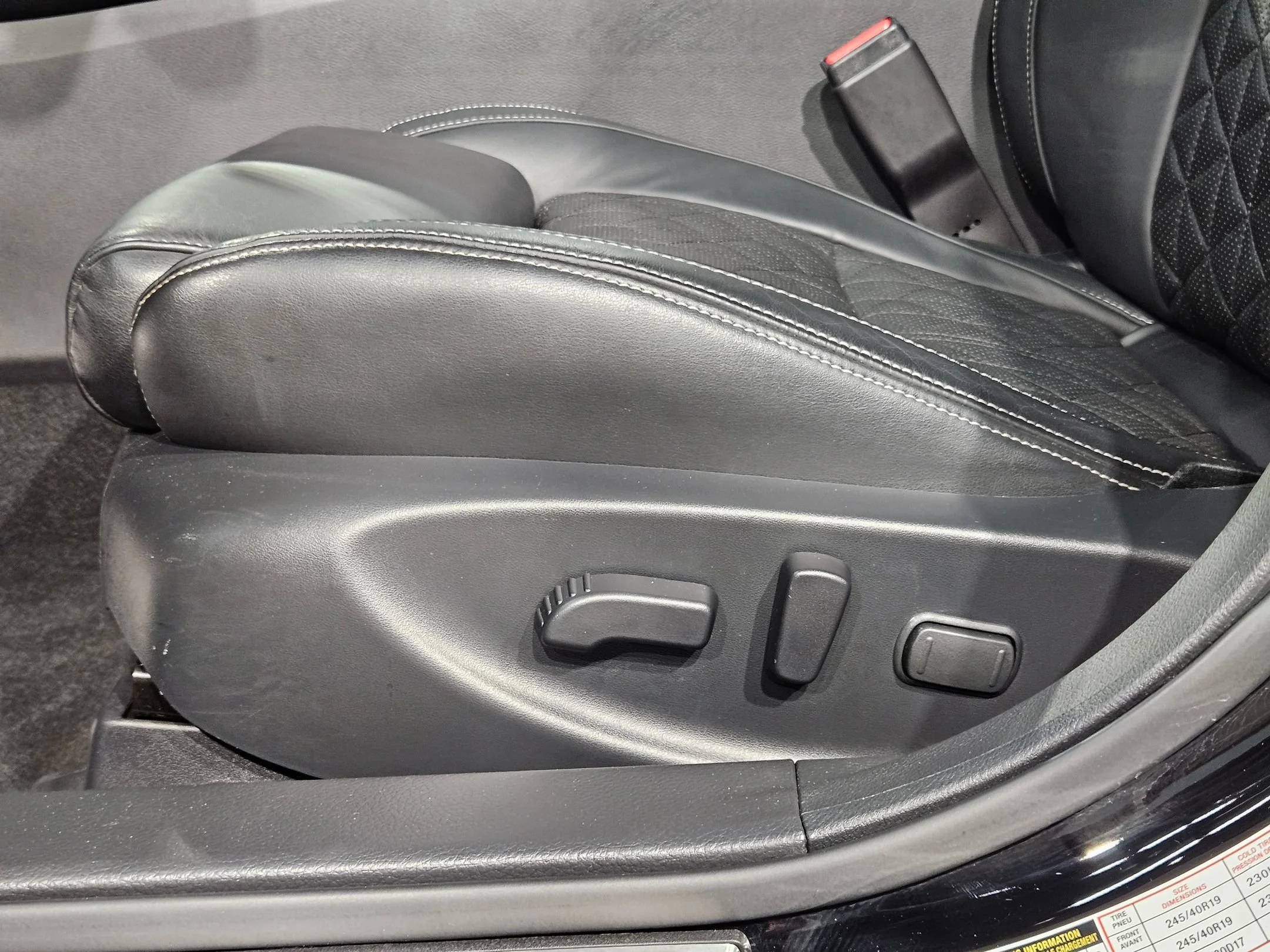 Used 2020 Super Black Nissan Platinum image 22