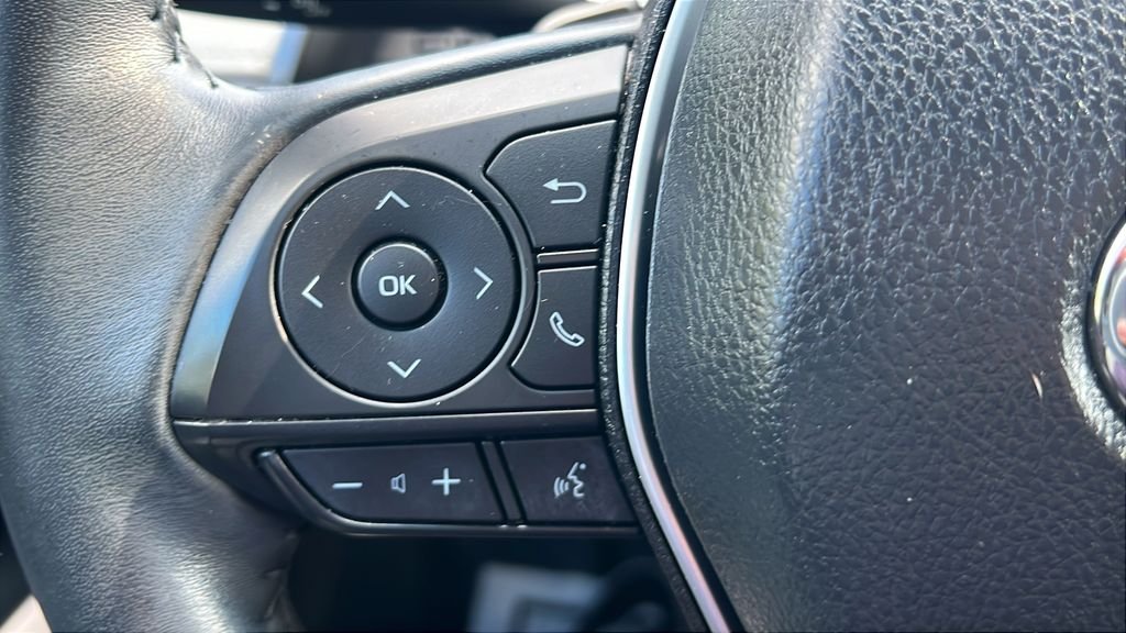 Used 2018 Red Toyota SE image 19